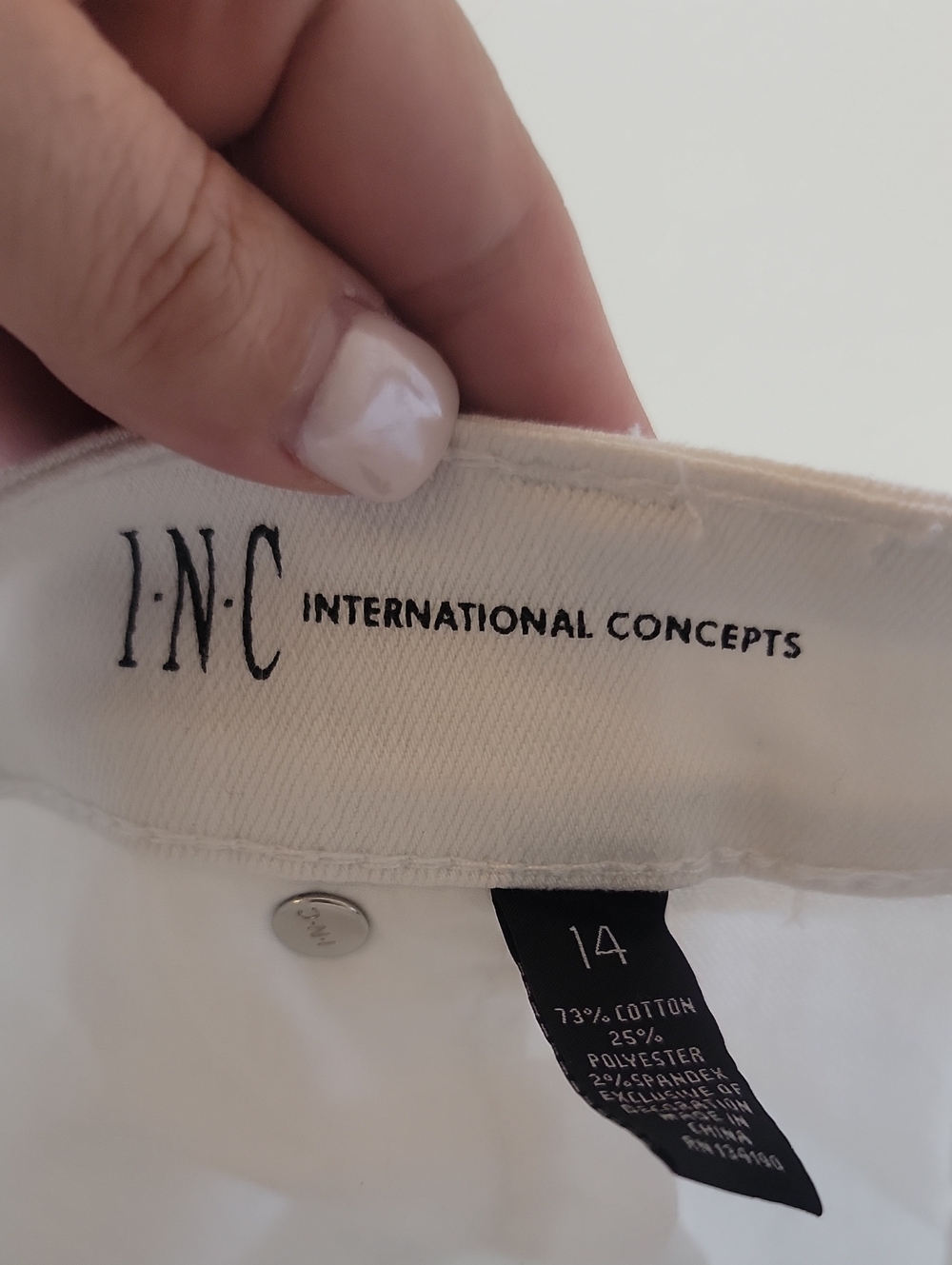 INC International Concepts White Cropped Straight Jeans - Picture 4 of 5